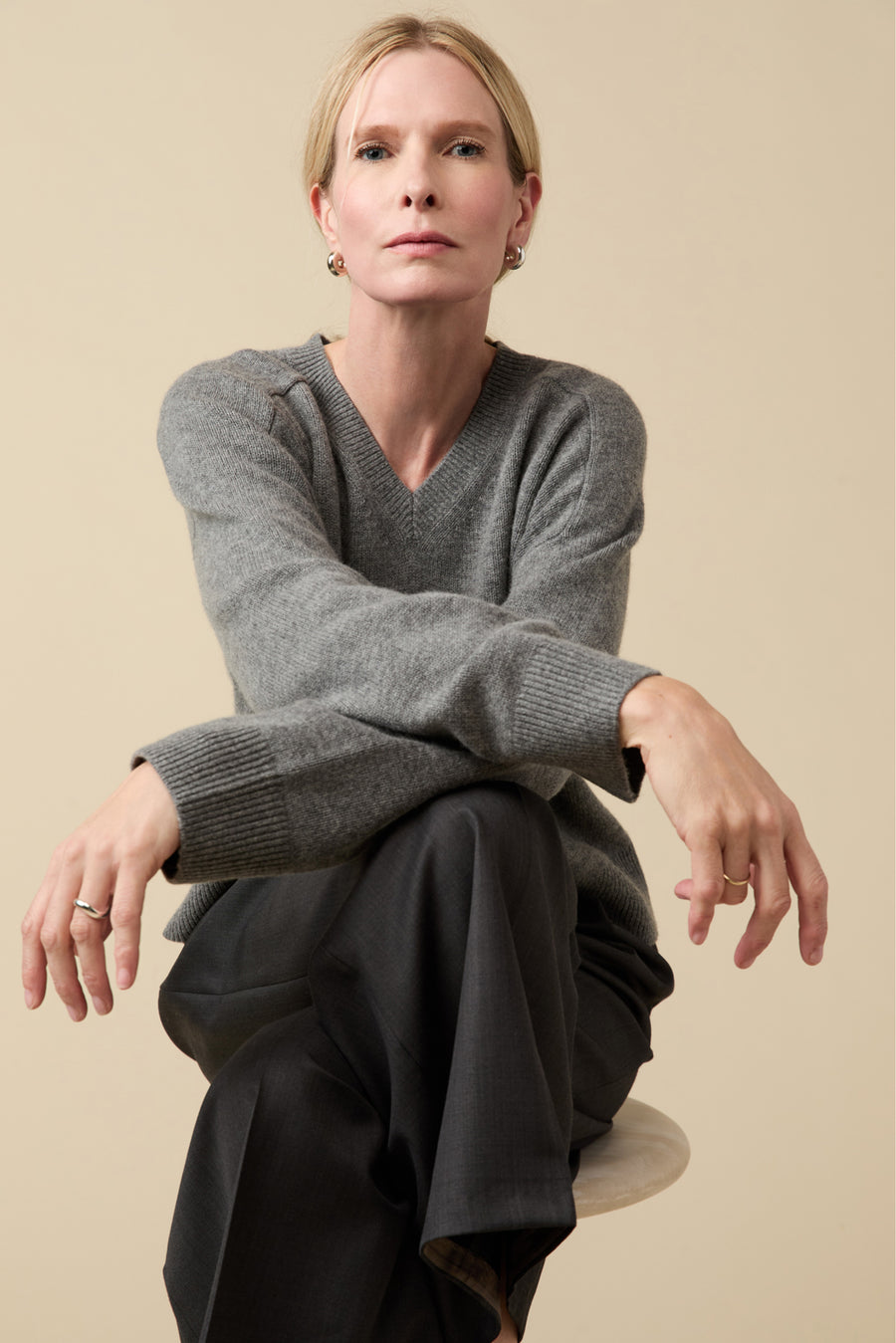 The Cashmere V-Neck in Heather Grey