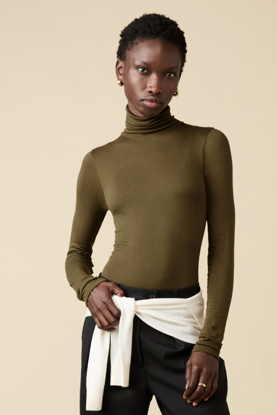 The Cashmere Turtleneck in Olive
