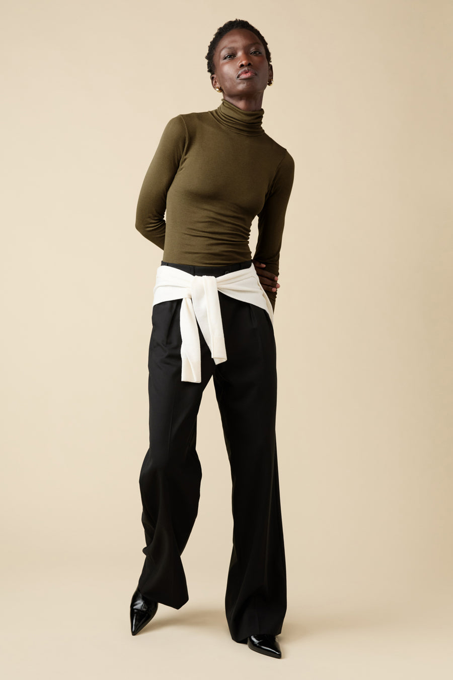 The Cashmere Turtleneck in Olive