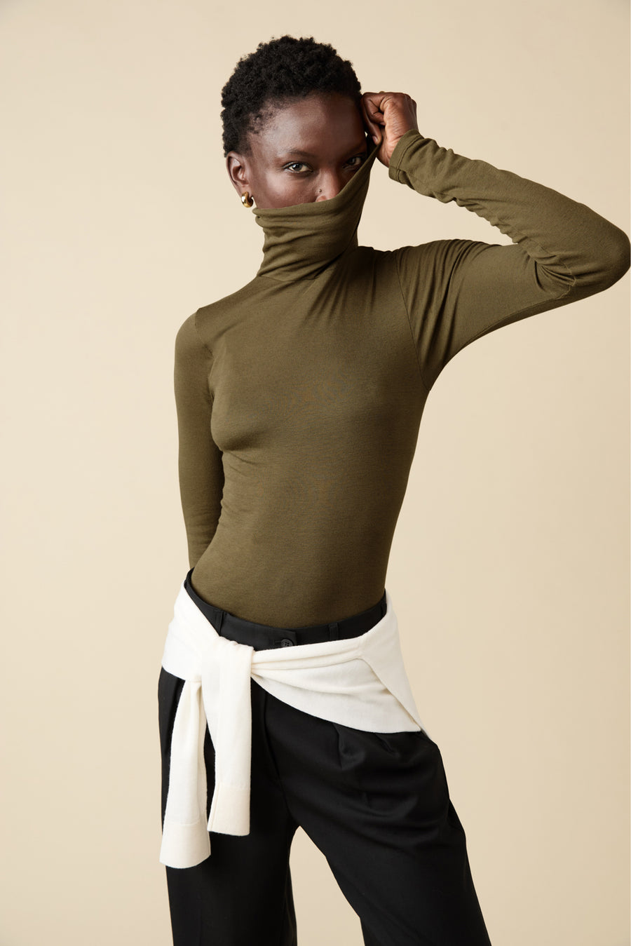 The Cashmere Turtleneck in Olive