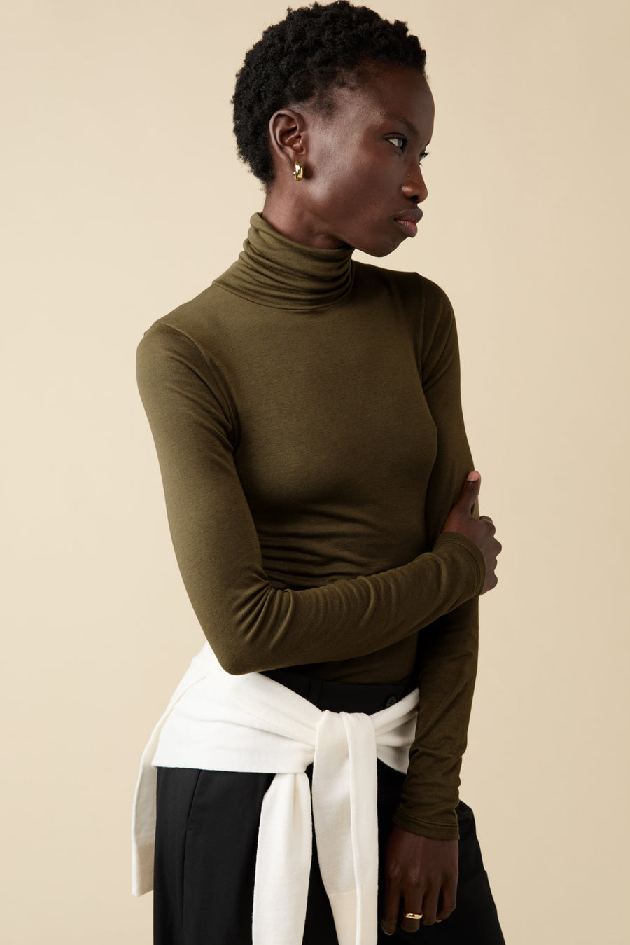 The Cashmere Turtleneck in Olive