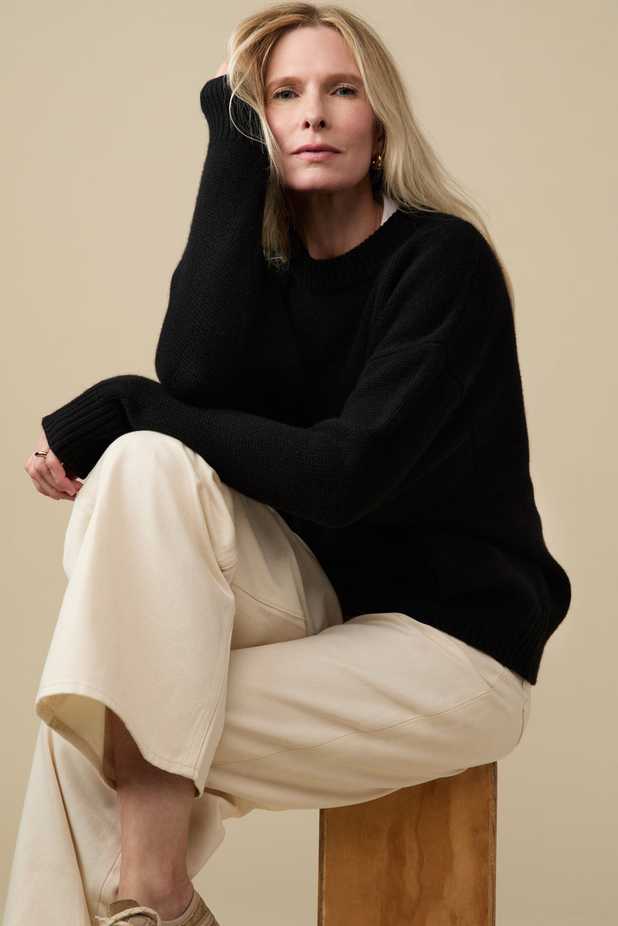 The Cashmere Signature Crew in Black