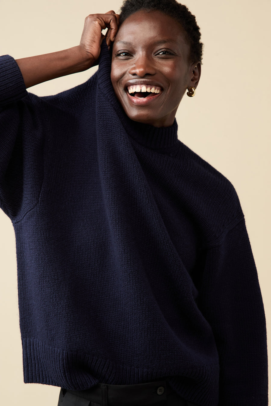 The Cashmere Signature Crew in Navy