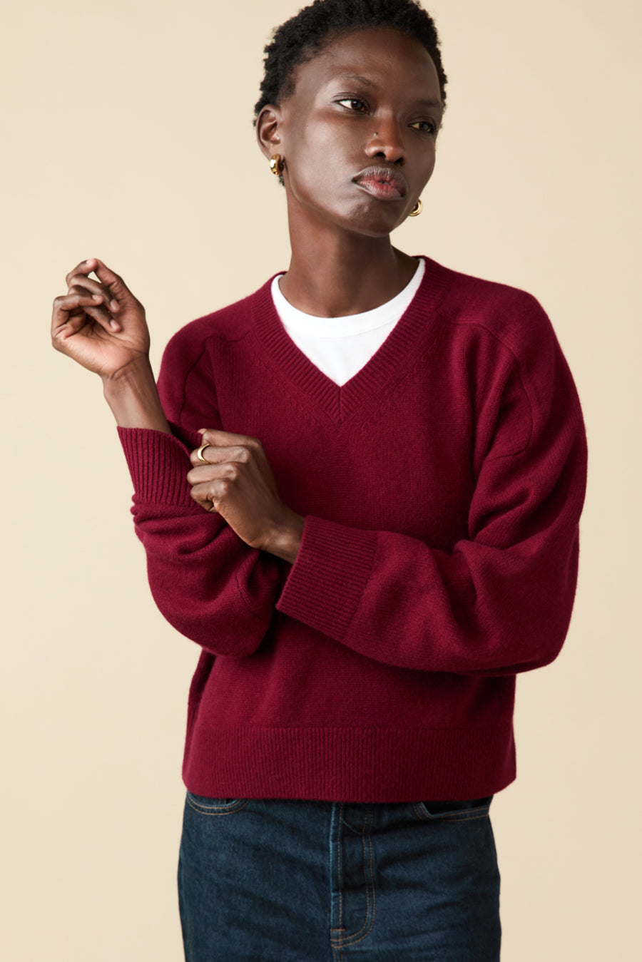 The Cashmere V-Neck in Wine