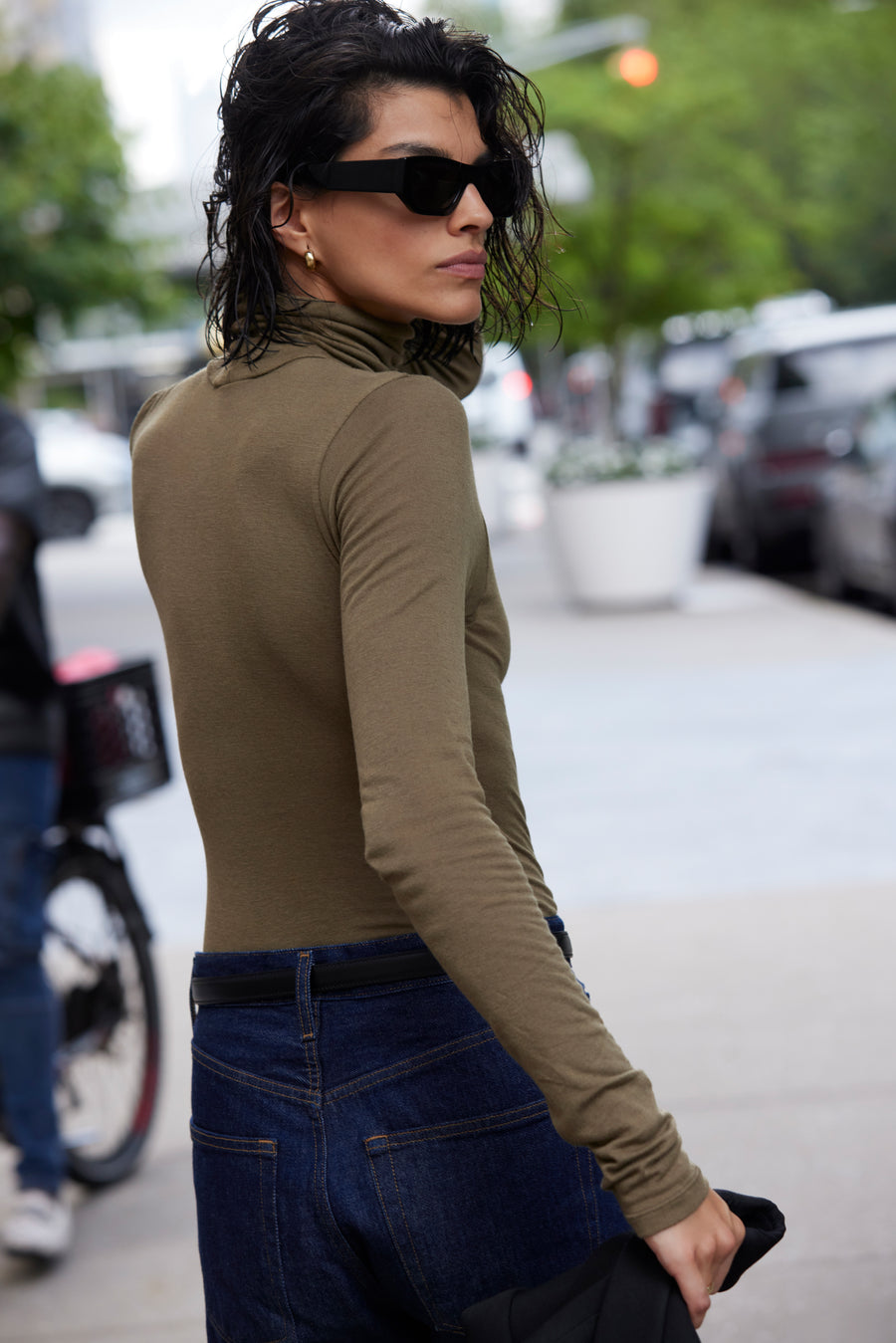 The Cashmere Turtleneck in Olive