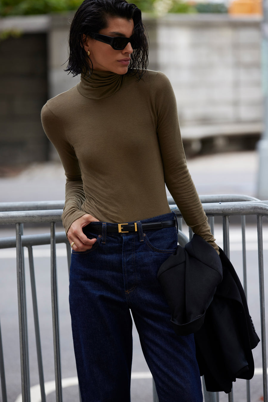 The Cashmere Turtleneck in Olive