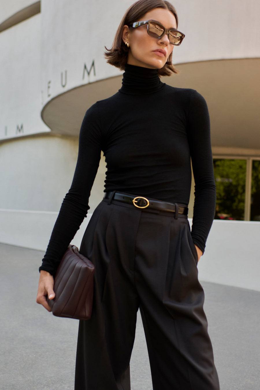 The Cashmere Turtleneck in Black